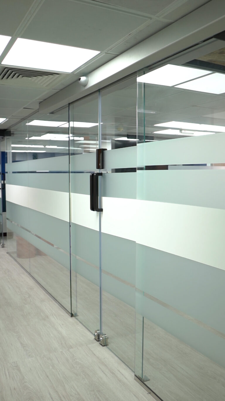 Glass Solutions لمتطلبات تركيب الزجاج وتركيب الألمنيوم