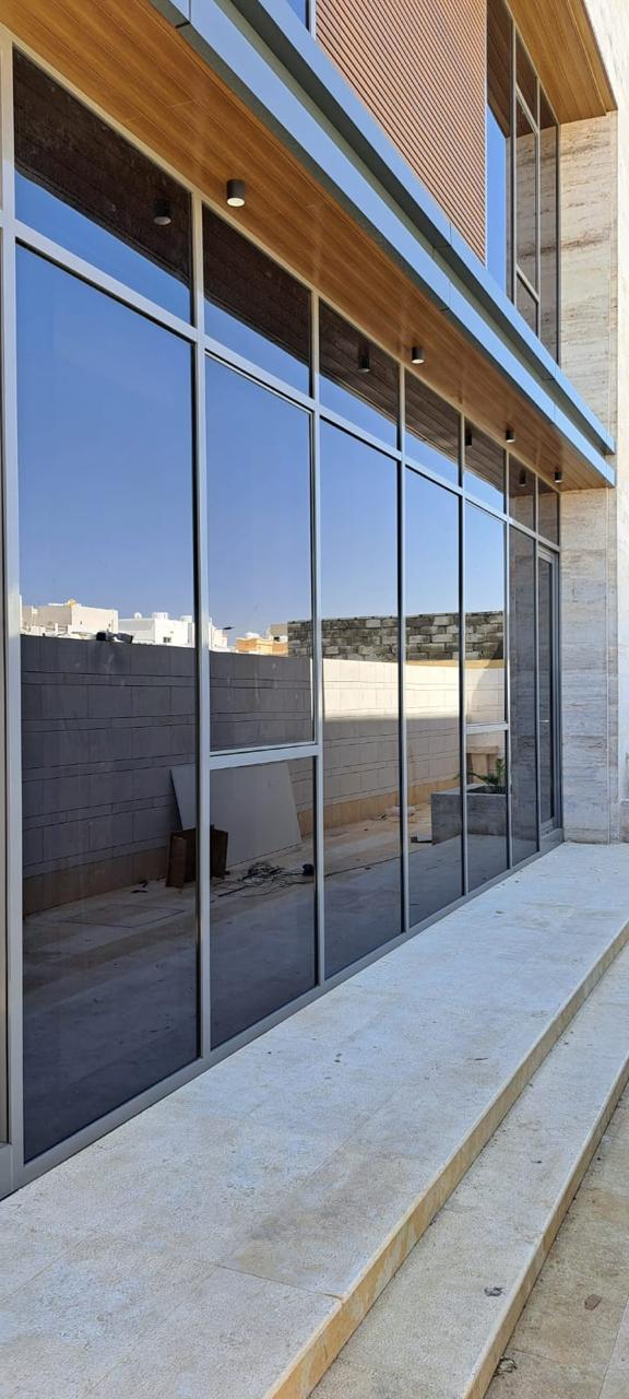 Glass Solutions لمتطلبات تركيب الزجاج وتركيب الألمنيوم